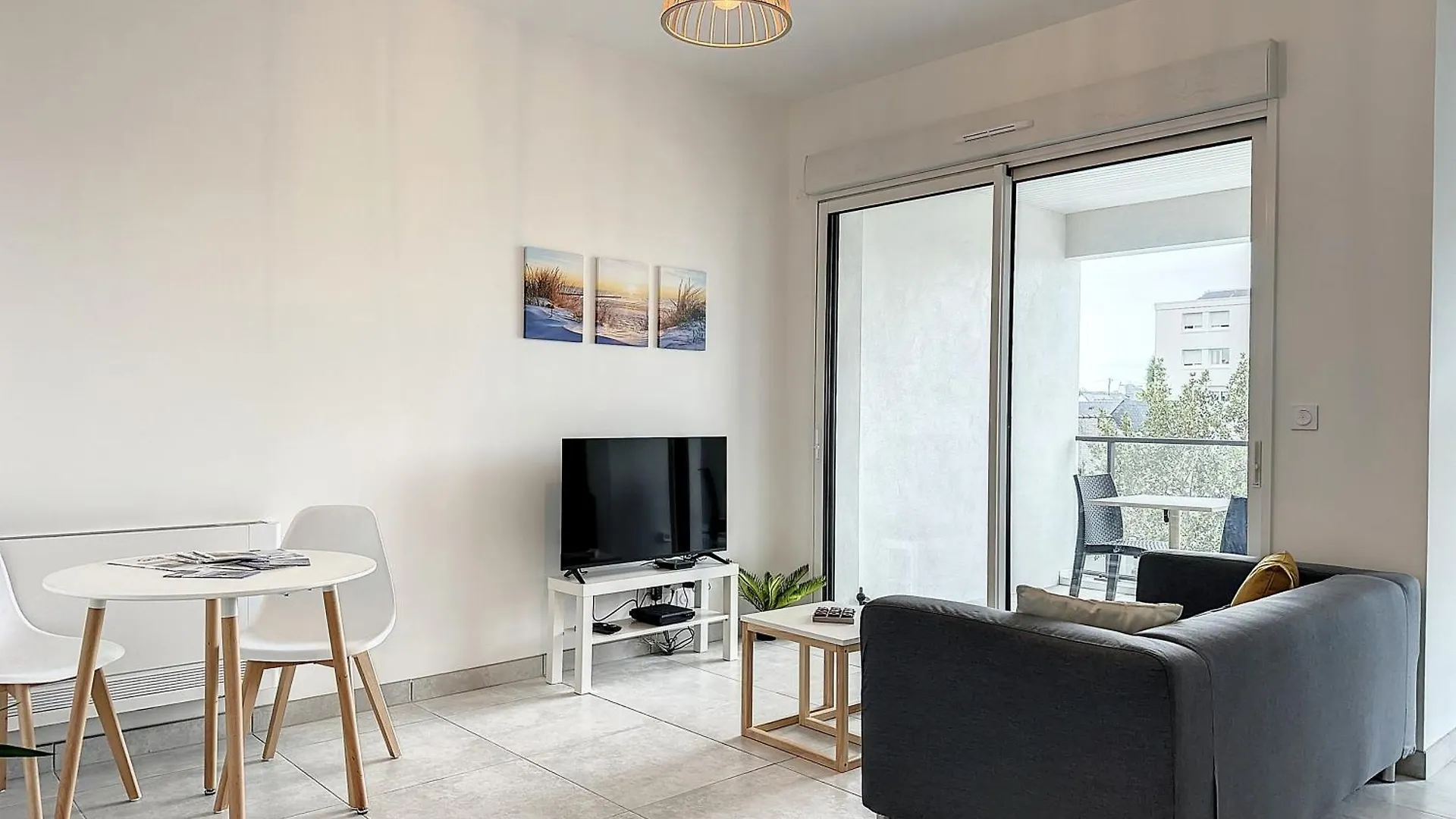 Le 121 - Appartement 101 contacts